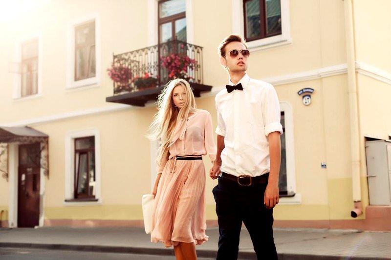 Czy jeansy to dobry wybór na nieformalne spotkanie?