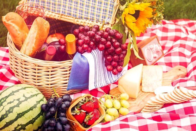Dlaczego piknik w plenerze to idealna opcja na randkę?