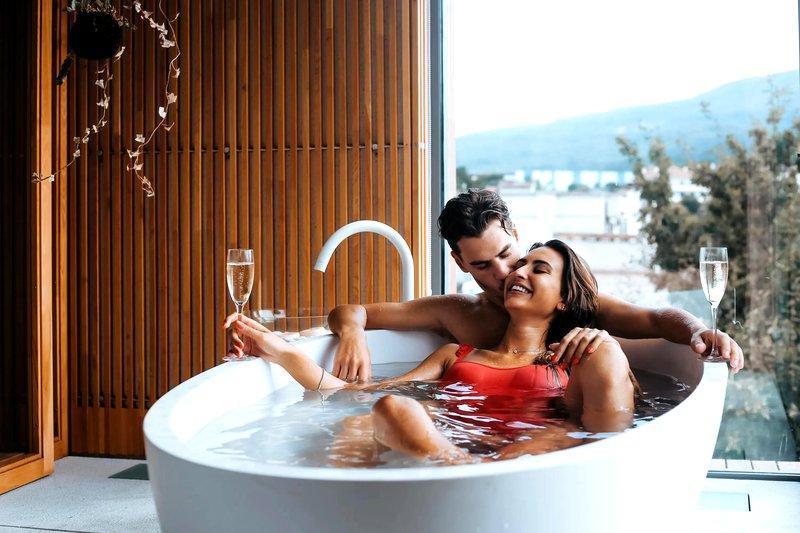 Dlaczego romantyczna kawiarnia to idealne miejsce na spotkanie we dwoje