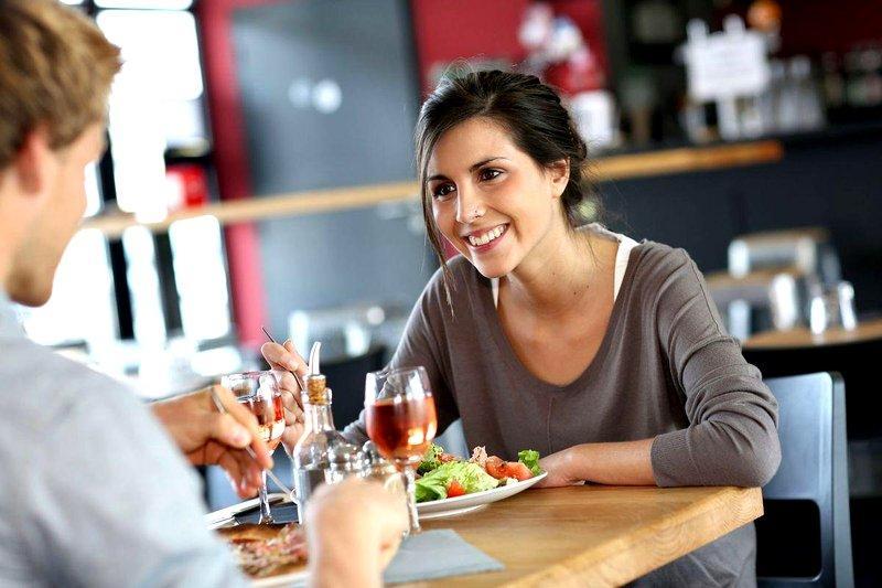 Jak poruszyć temat diety na randce?