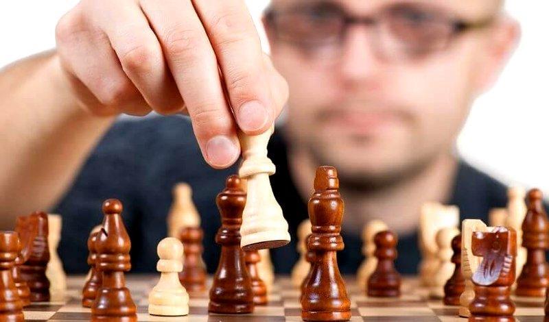 Jak rozpoznać objawy tremy randkowej?