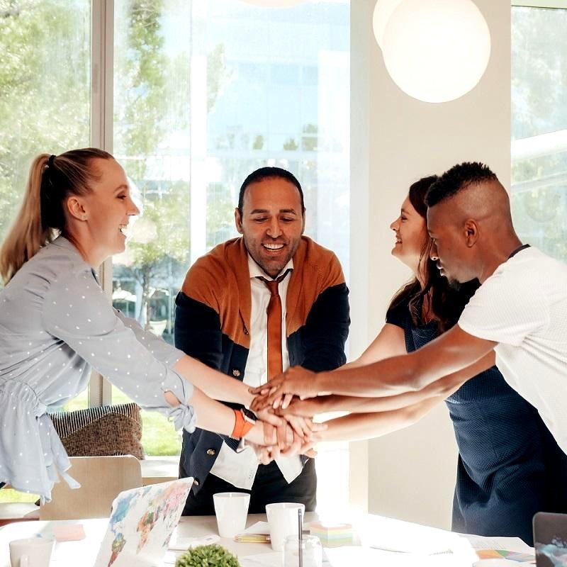 Jak uśmiech otwiera drzwi do zaufania?