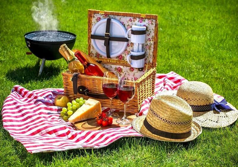 Jakie podstawowe akcesoria warto zabrać na piknik?