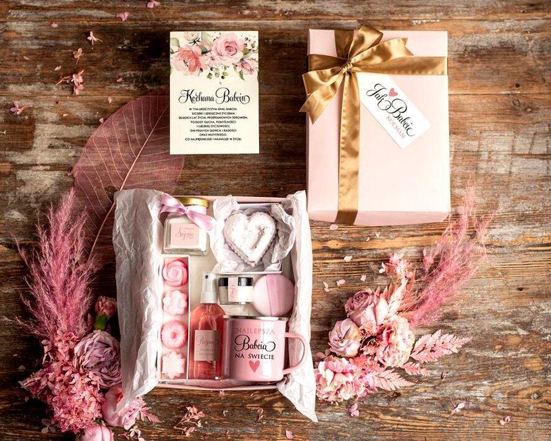 Jakie prezenty z osobistym akcentem warto rozważyć?