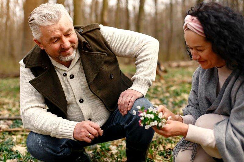 Przełamanie barier: pierwszy krok do randkowania w średnim wieku